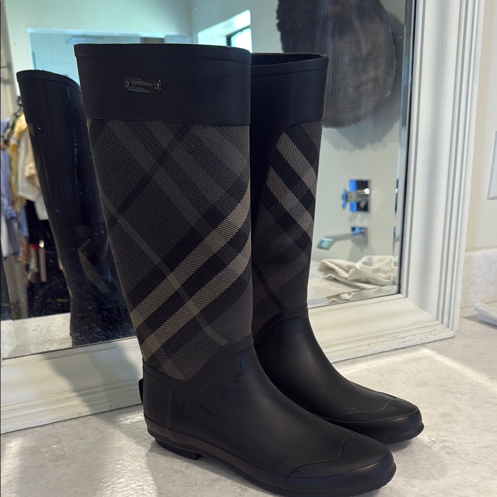 Burberry Black and Gray Over the Knee Boots size 41